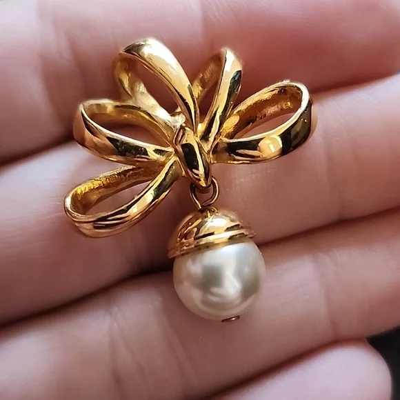 Nolan Miller Gold Bow Pearl Pendant - Picture 3 of 7